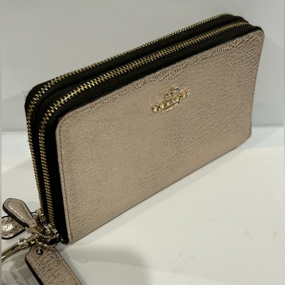 Coach Metallic Gold leather Wristlet wallet clutch - Picture 4 of 9